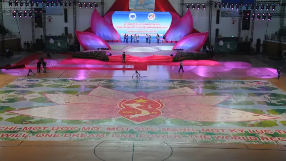 Vietnam puts together the world’s largest jigsaw puzzle