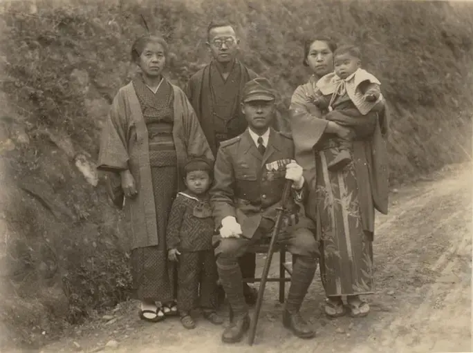 From right: Chizuru (second daughter), Miyako, Masao, Masao's brother (name unknown), Etsuko (eldest daughter), Shige (Masao's sister)