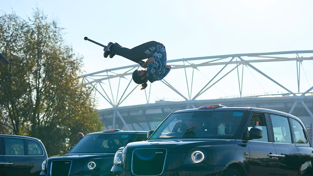 Pogotyler jumps over five London cabs smashing world record