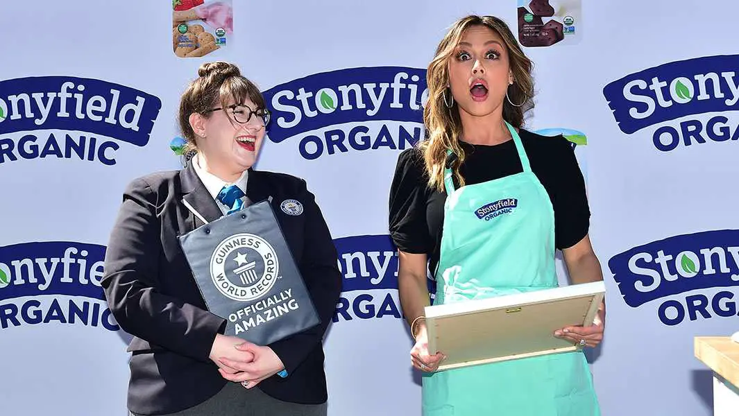 Vanessa Lachey proves faster way to pack kids’ lunches by setting new record  