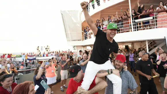 Donnie Wahlberg Breaks Selfie Record with Fans on board the New Kids on the Block Cruise