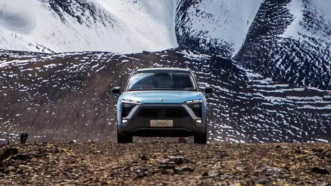 Electric car sets altitude record after climbing more than 5,000 m to reach glacier