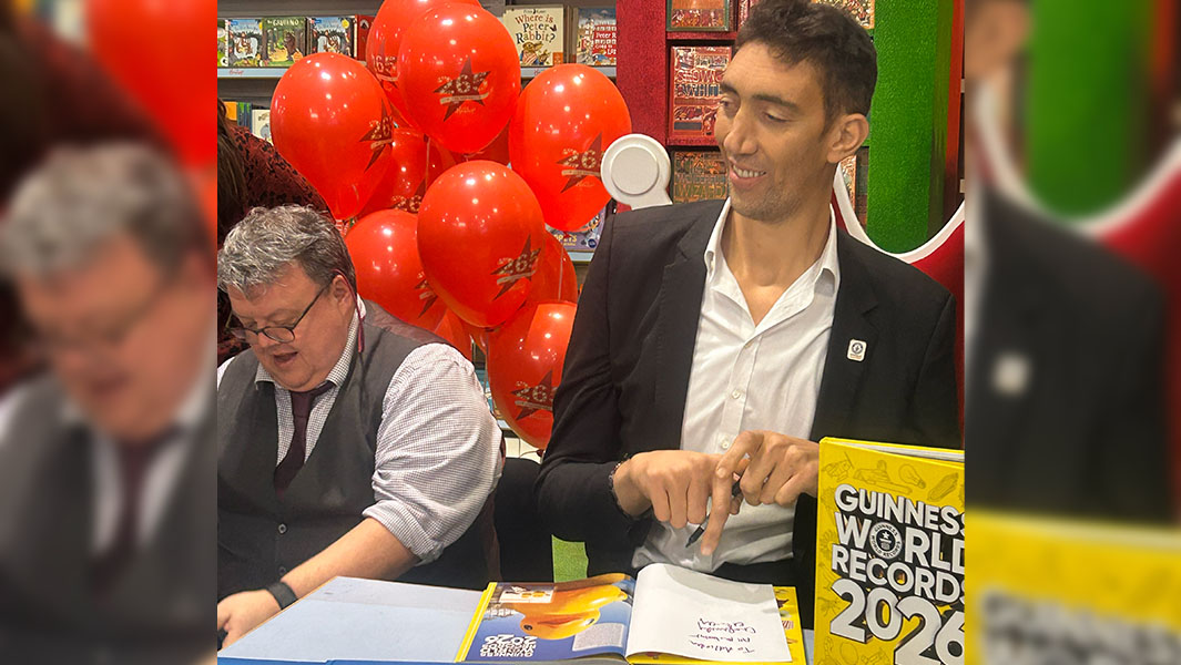 Sultan at Hamleys signing GWR books with Craig Glenday