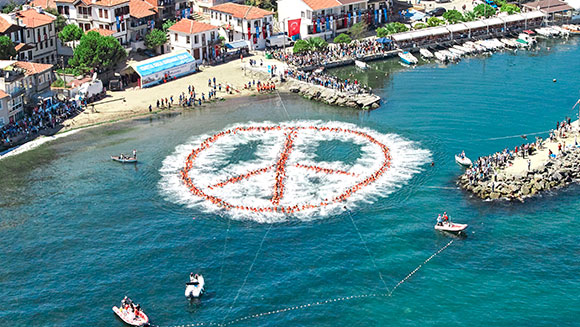 largest-floating-human-logo-header
