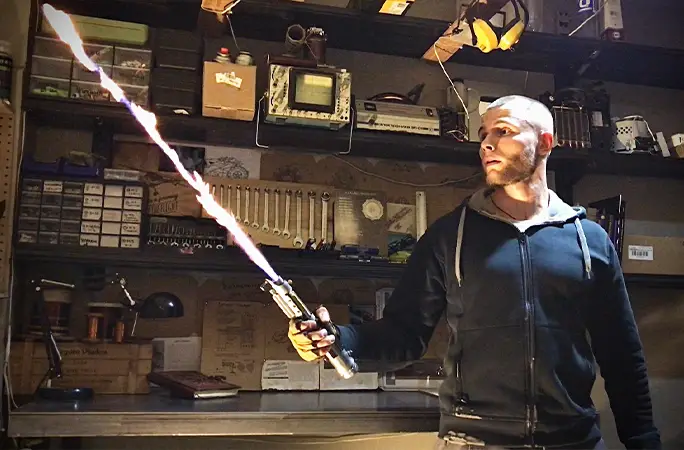 World&#39;s first retractable lightsaber created by Russian YouTuber | Guinness World Records