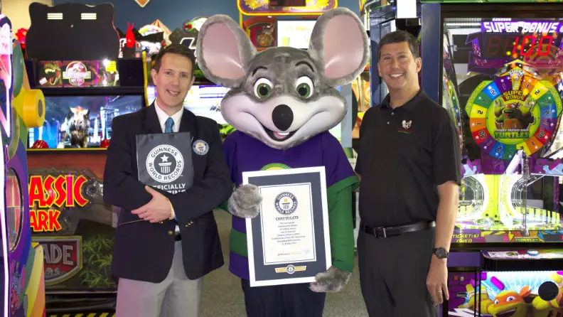 Chuck E. Cheese’s brings families together to help set party blower record