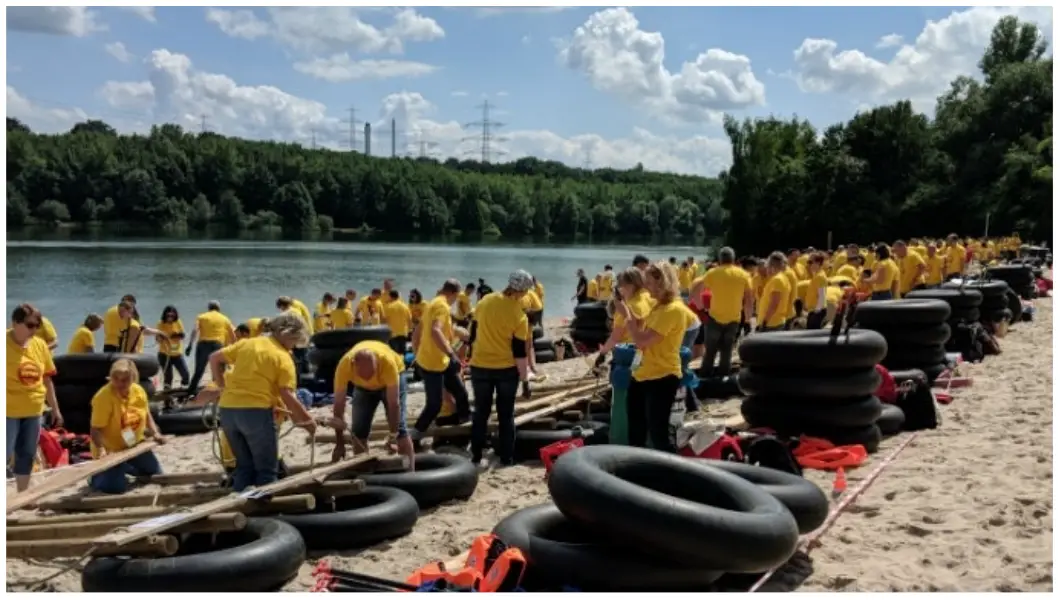 DHL staff break record by building raft that can hold almost 1000 people 