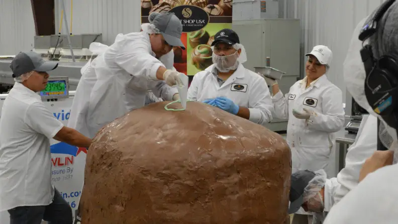 World's largest chocolate truffle made by family-owned chocolate company from Texas