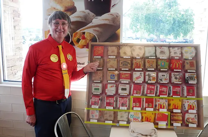 70-year-old Don Gorske extends record after eating 34,000th Big Mac |  Guinness World Records