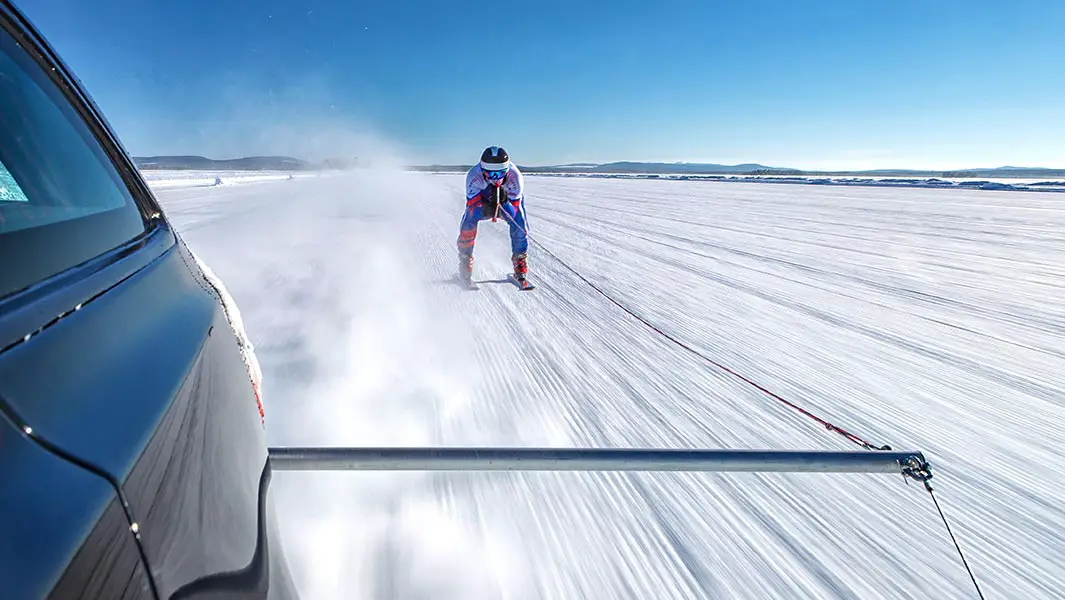 Jaguar Land Rover tows Olympic skier Graham Bell into the record books at 189.07 km/h
