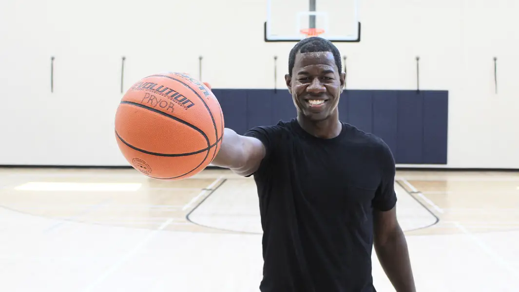 Ex-pro basketballer scores 33 three pointers in a minute to break record
