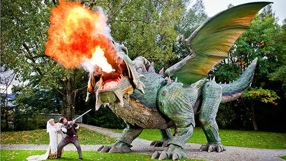 Video: Fanny the fire-breathing dragon – the world's largest walking robot