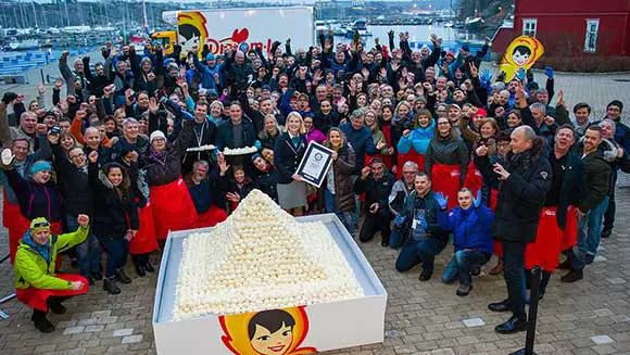 Employees of Norwegian dairy company build world’s largest ice-cream scoop pyramid at teambuilding event