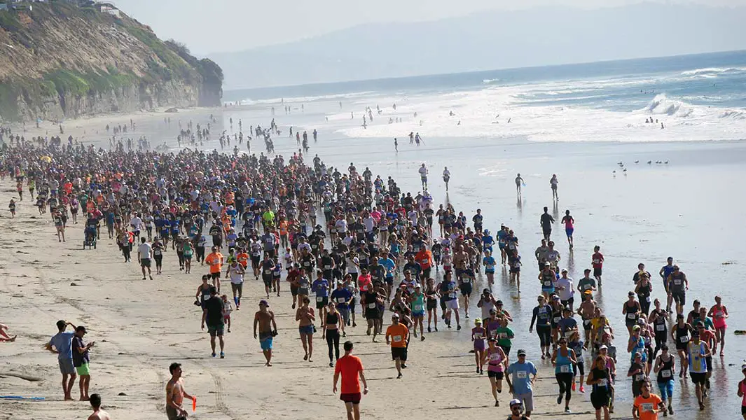 Thousands take part in record-breaking beach race to help "save the ocean"