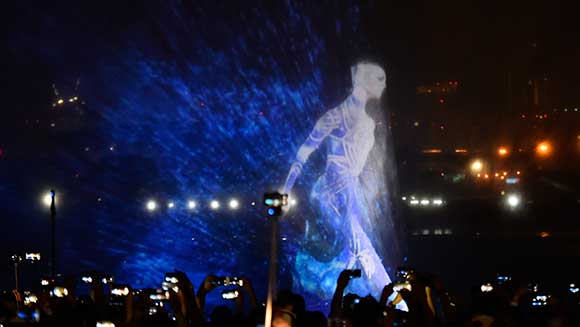 Dubai Festival City captivates shoppers with record-breaking 893 m² water projection light show