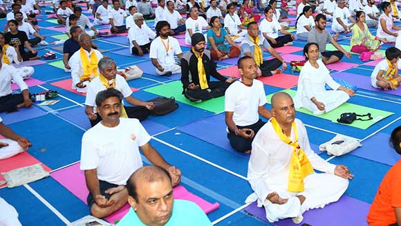 Largest yoga lesson: 54,522 participants break record in India