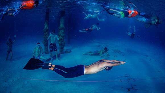 Video: Pro free diver swims 177 metres underwater in just one breath