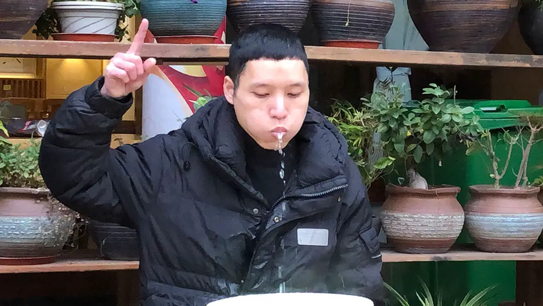 Man regurgitates water for over five minutes to shatter record