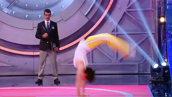 Backflip record holder and pro acrobat compete for most handsprings in a minute title - Guinness World Records Italian Show