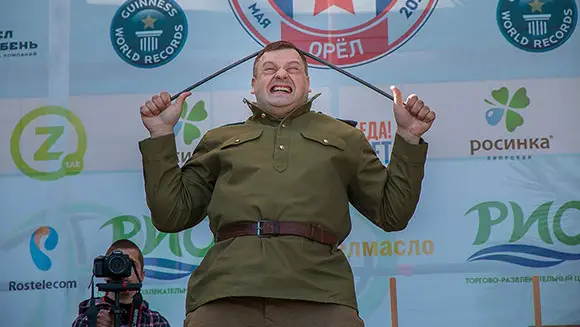 Video: Watch Russian strongman Alexander Muromskiy break Most iron bars bent with the head world record
