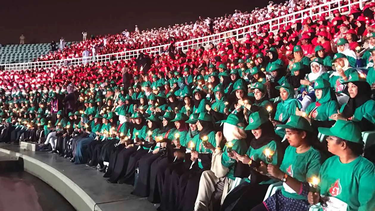 Thousands celebrate Oman National Day with most people blowing out candles record attempt
