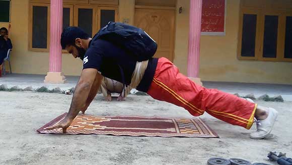 Video: Pakistani martial artist sets intense two finger push ups world record
