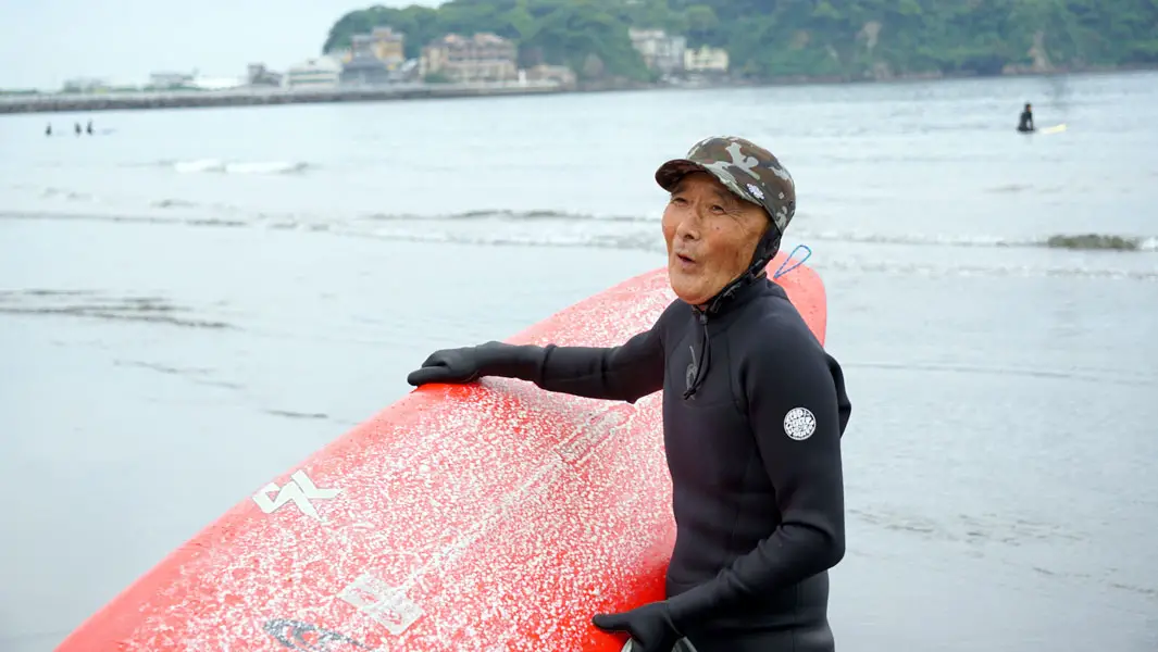 89-year-old man named world's oldest surfer after discovering sport in golden years