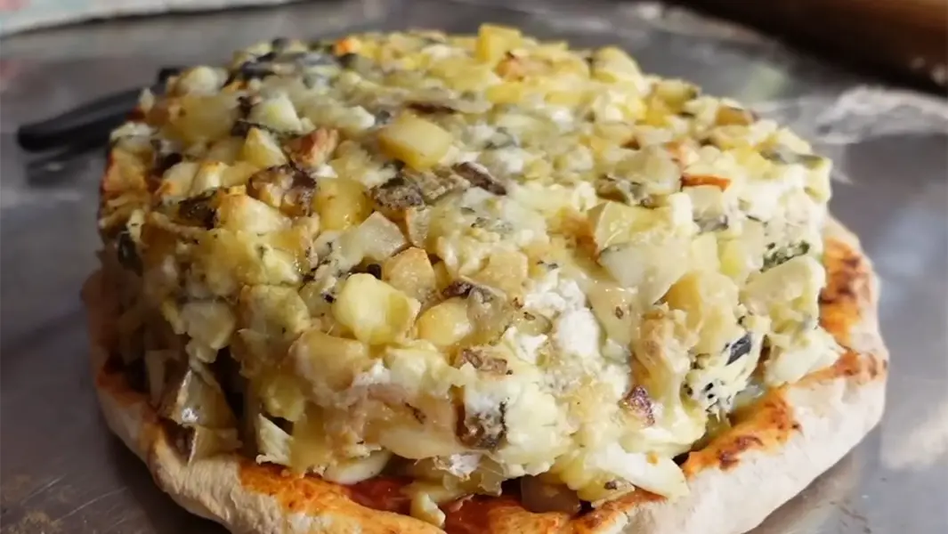 Pizza with 1001 varieties of cheese