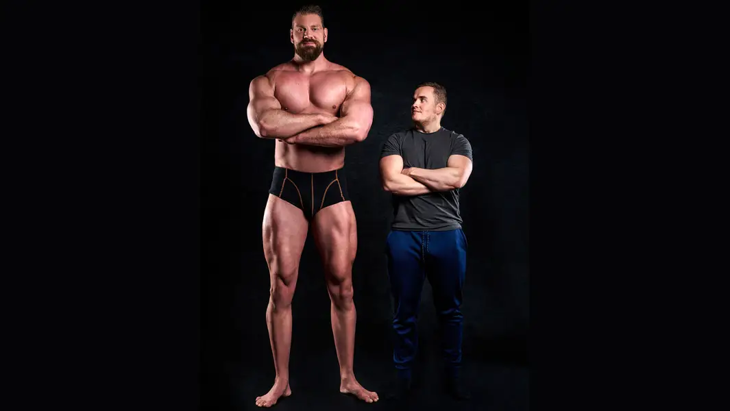 The Dutch Giant smashes record for tallest professional bodybuilder