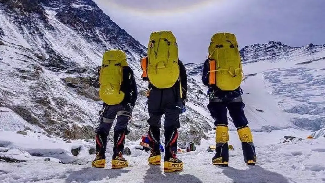 Nepalese sisters break record during historic Everest expedition