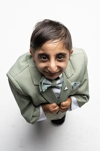 20-year-old Iranian confirmed as world's shortest man