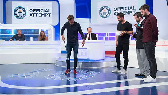 Watch Arsenal's Aaron Ramsey set golf keepy-uppy record on A League of Their Own