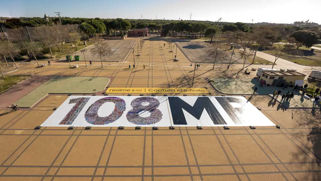 realme Spain go BIG, breaking record for largest photo number 