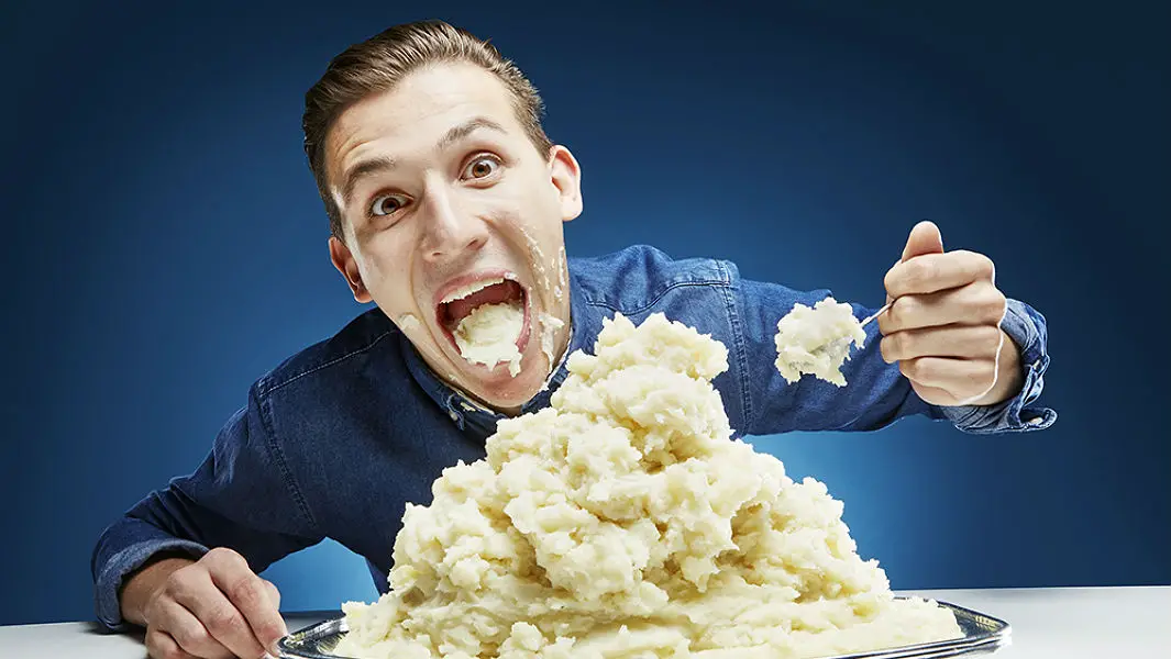 Video: What CAN'T he eat? Meet the man who can down 1 kg of baby food in a minute - and more