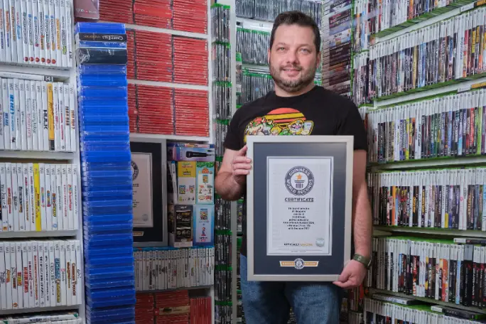 Lelaki Ini Miliki Lebih 24,000 Permainan Video, Tersenarai Dalam Guinness World Records!