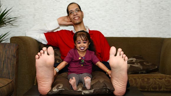 Record-breaking duo meet for first time to launch new Guinness World Records 'Amazing Feet' challenge