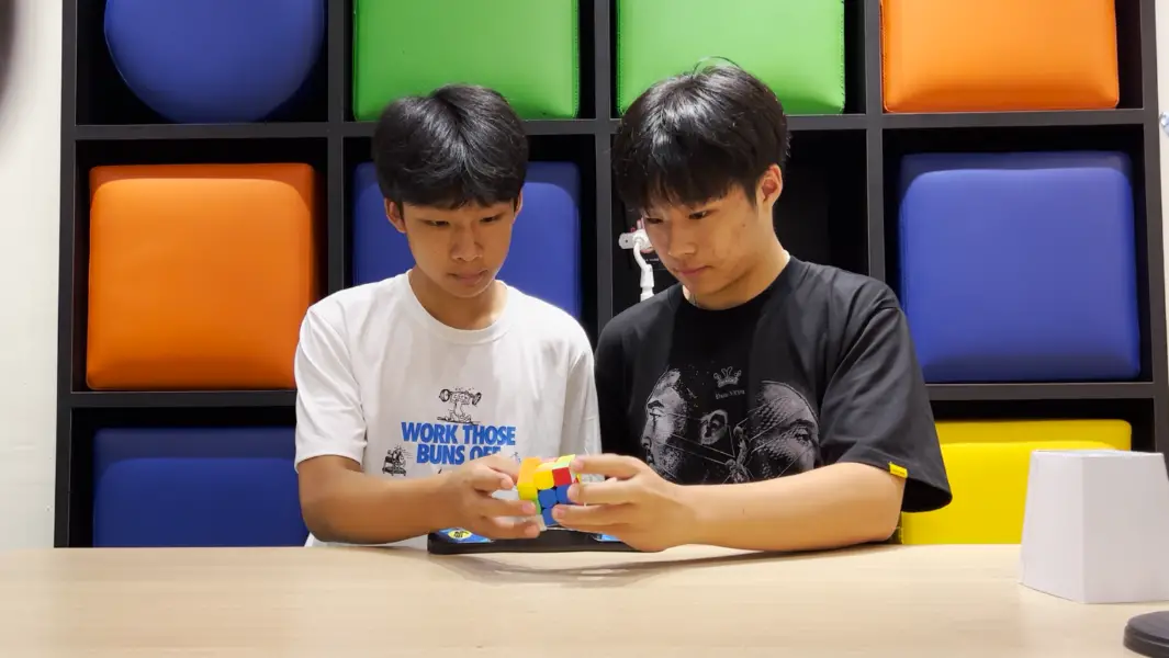 Teenage brothers team up to snatch four impressive puzzle cube records