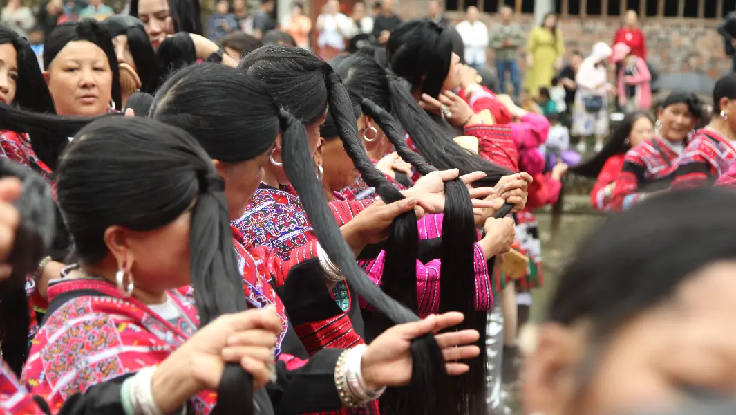 Long Hair Festival: 250 Chinese women land record with beautiful combing ceremony