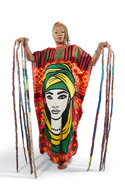 Lee Redmond: Meet Woman with Longest Fingernails; She can Brush, Cook and  Make-up with Ease - Legit.ng