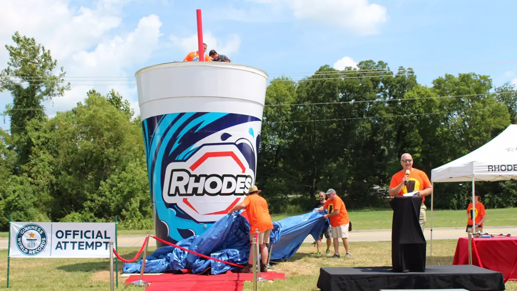 Super-sized soft drink sets world record in Missouri