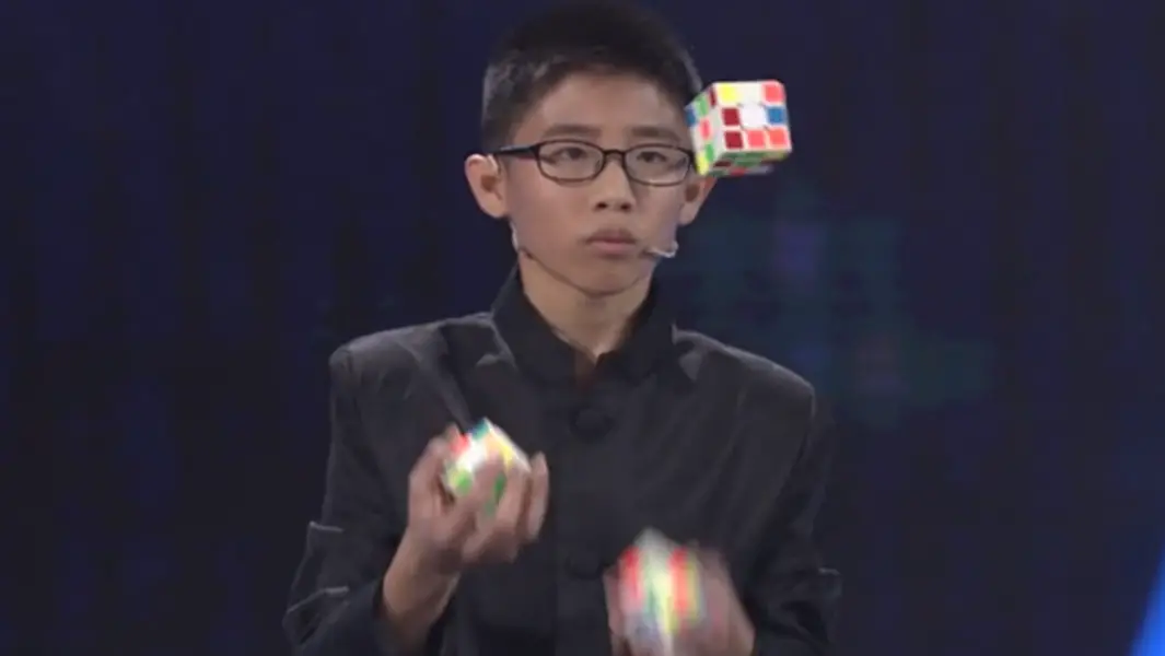 Video Teenager Juggles And Solves Three Rubik S Cubes With Some
