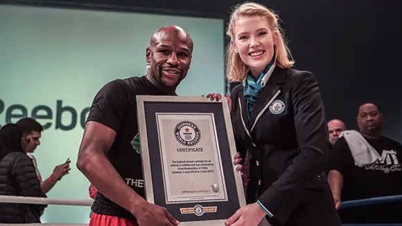 Floyd Mayweather hosts largest boxing lesson and accepts certificate for being the highest earning athlete