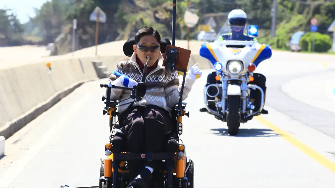 This inspirational man travelled 280 km in 24 hours in his mouth-controlled wheelchair