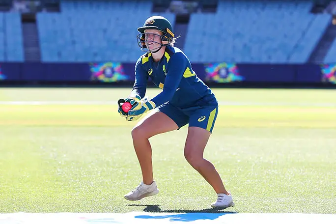 Highest catch of a cricket ball MCG Alyssa Healy