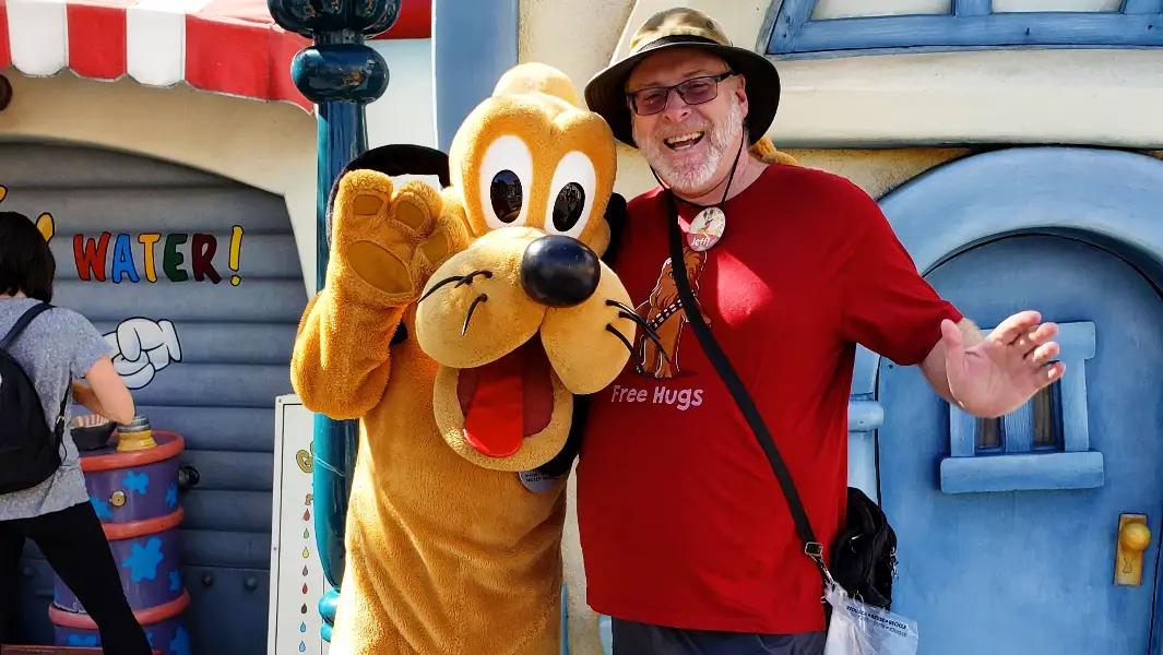 Disney loving man smashes record by visiting Disneyland 2,995 days in a row