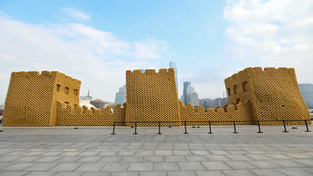 Great Wall of China recreated in spectacular sculpture of 100,000 balloons