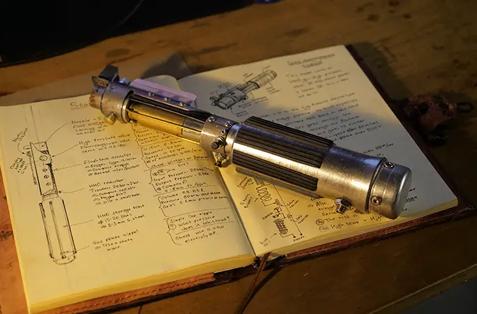 World&#39;s first retractable lightsaber created by Russian YouTuber | Guinness World Records