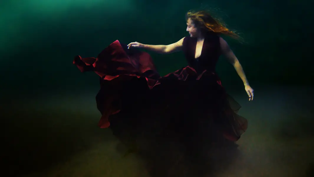 Photographer and model dive even deeper to break underwater model photoshoot record
