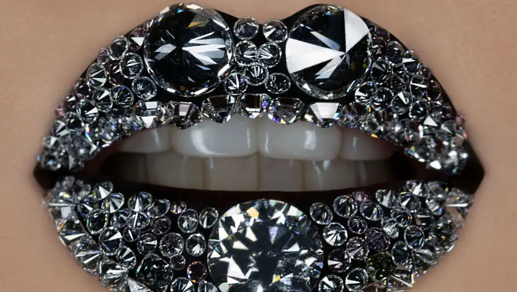 These sparkling lips are encrusted with the most valuable lip art containing 126 diamonds