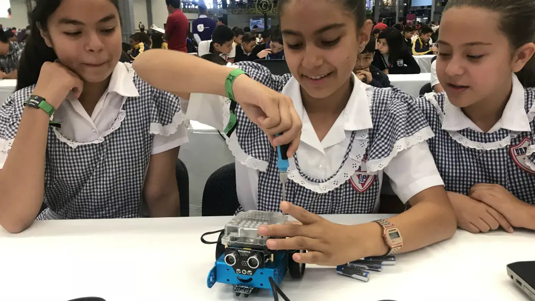 Children in Mexico learn how to make robots for record attempt